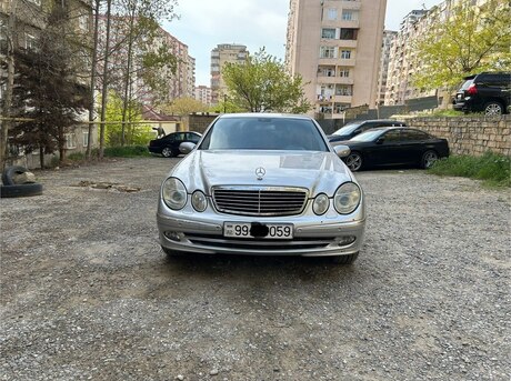 Mercedes E 200 2003