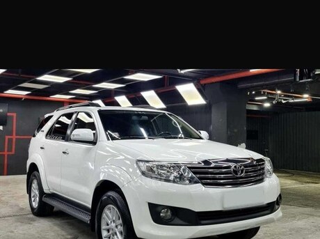 Toyota Fortuner 2011