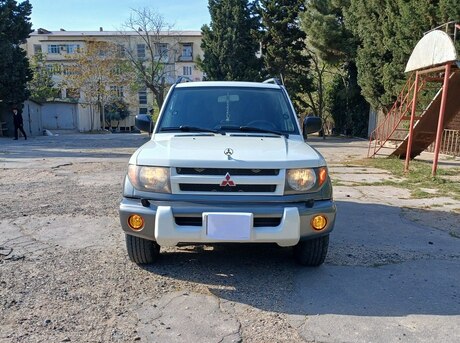 Mitsubishi Pajero io
