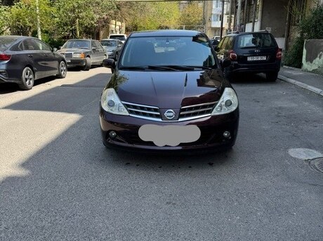 Nissan Tiida 2011