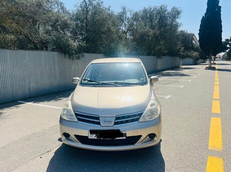 Nissan Tiida 2011