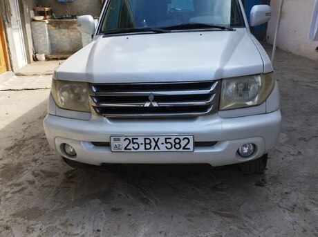 Mitsubishi Pajero io