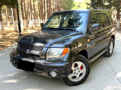 Mitsubishi Pajero io 2005