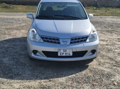 Nissan Tiida 2012
