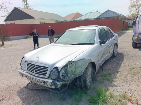 Mercedes E 200 2000