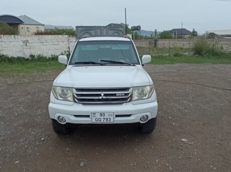Mitsubishi Pajero io 2000