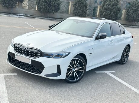 BMW 330e 2022
