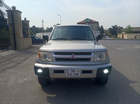 Mitsubishi Pajero io 2001
