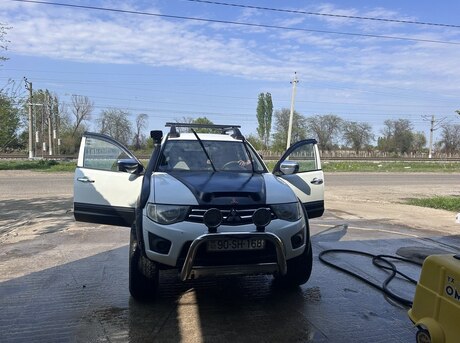 Mitsubishi L200 2012