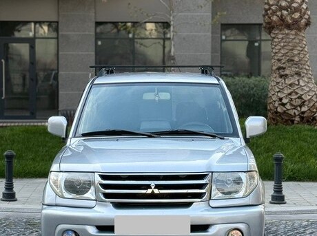 Mitsubishi Pajero io 2003