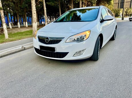 Opel Astra 2011
