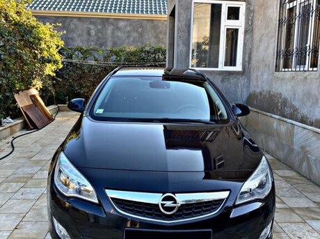 Opel Astra 2011
