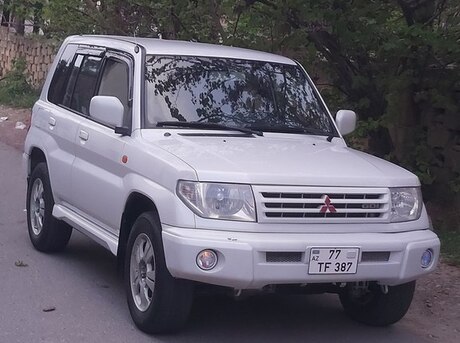 Mitsubishi Pajero io 2000