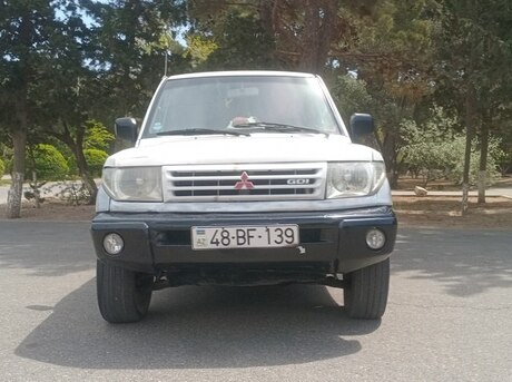 Mitsubishi Pajero io 1998