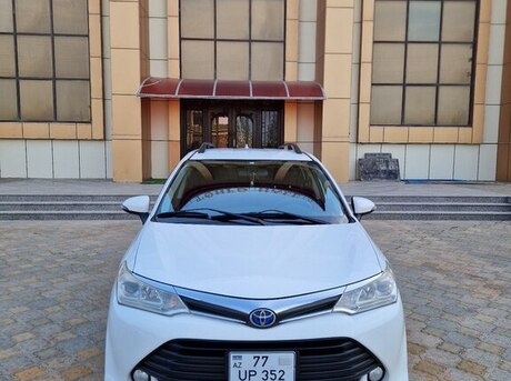 Toyota Corolla Fielder 2015