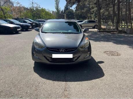 Hyundai Elantra 2012