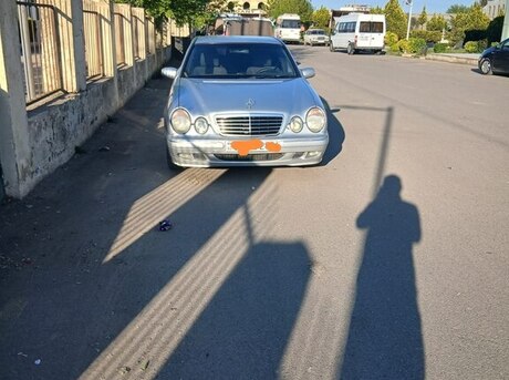 Mercedes E 220 d 2001