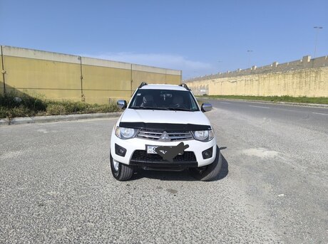 Mitsubishi L200 2011