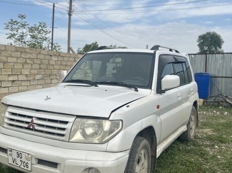 Mitsubishi Pajero io 1999