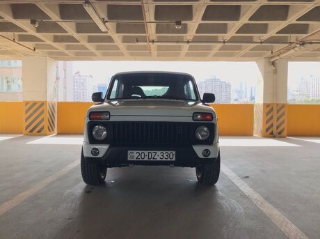 LADA (VAZ) Niva 2011