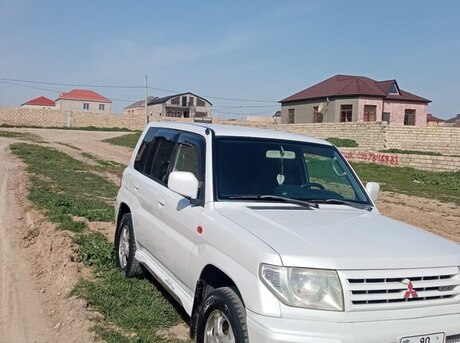 Mitsubishi Pajero io 1999