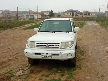 Mitsubishi Pajero io 1999