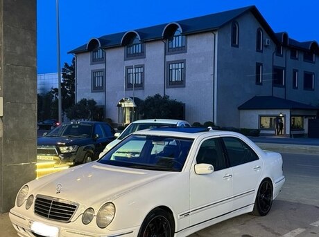 Mercedes E 240