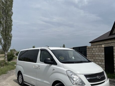 Hyundai H-1 2010