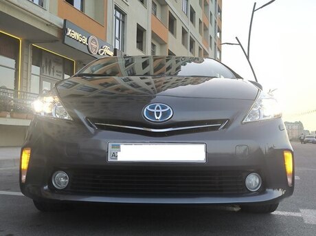 Toyota Prius V