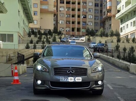 Infiniti Q70