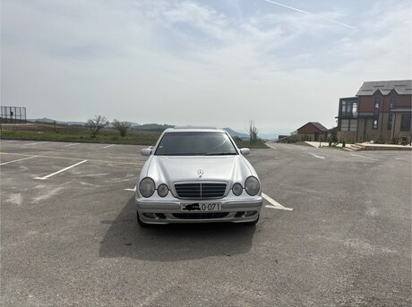 Mercedes E 240 2001