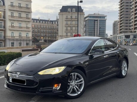 Tesla Model S 2015