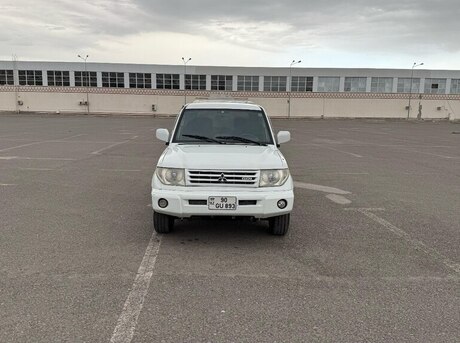 Mitsubishi Pajero io 2020