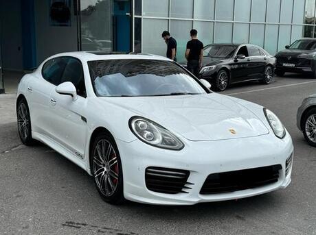 Porsche Panamera GTS