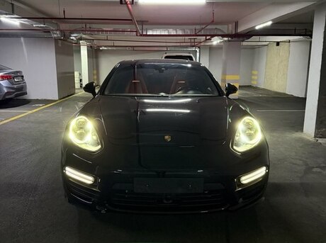 Porsche Panamera GTS 2015