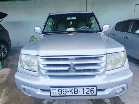Mitsubishi Pajero io 2002