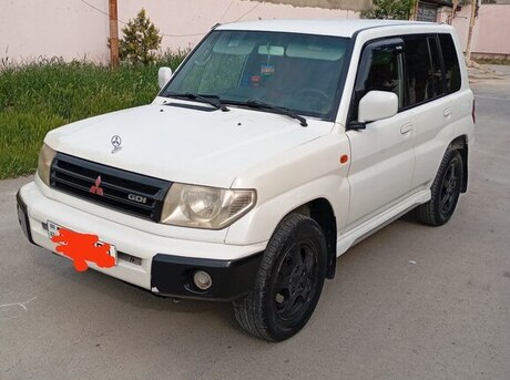 Mitsubishi Pajero io 1999