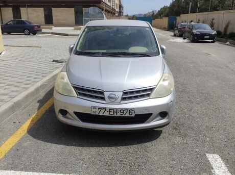 Nissan Tiida 2011