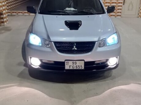 Mitsubishi Airtrek 2004