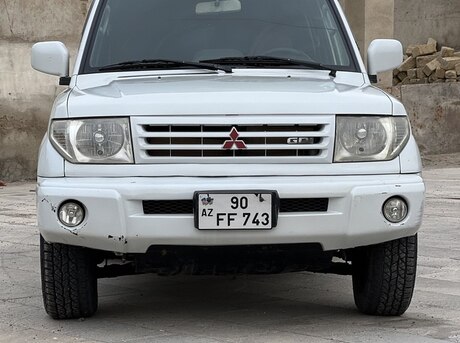 Mitsubishi Pajero io 1998