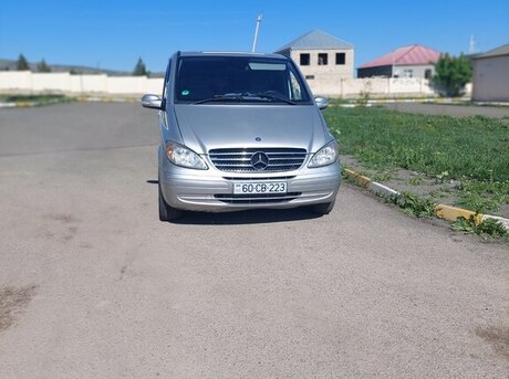 Mercedes Viano 2005