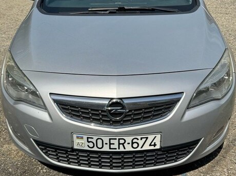 Opel Astra 2011