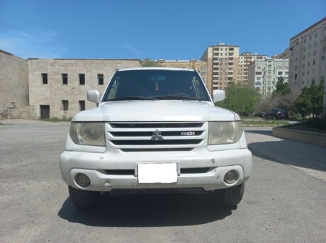 Mitsubishi Pajero io 2002