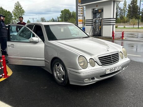 Mercedes E 220 d 2001