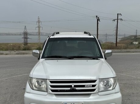 Mitsubishi Pajero io 2001