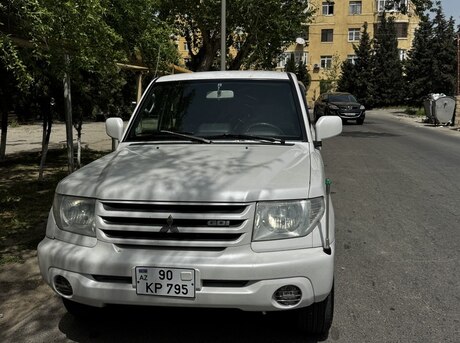 Mitsubishi Pajero io 2000