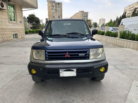 Mitsubishi Pajero io 1999