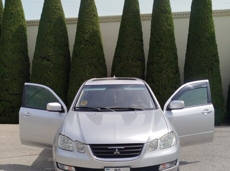 Mitsubishi Airtrek 2001