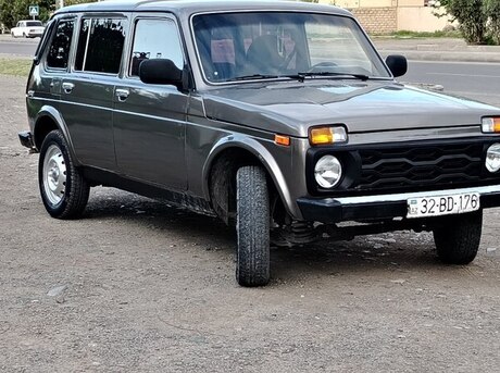 LADA (VAZ) Niva 2000