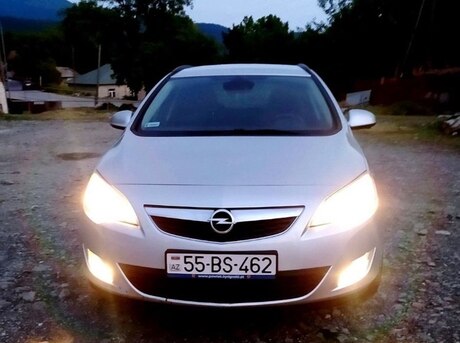 Opel Astra 2012